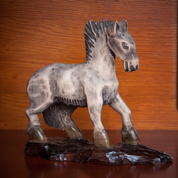 Cheval en bois, cheval en bois sculpté, figurine de cheval, sculpture faite à la main, animal de sculpture, décor en bois, sculpture ukrainienne, statue de cheval