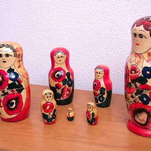 旧ソ連 1991年 ヴィンテージ マトリョーシカ 6体組 木製 ロシア 民芸品 ヴィンテージ ソビエト マトリョーシカ 木製 ロシア フィギュア