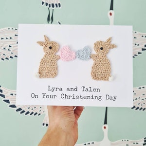 Carte de voeux personnalisée faite main de lapin de jumeaux, carte de baptême de jumeaux, carte de bébé jumeaux, carte de nouveau bébé, carte d'anniversaire de bébé jumeaux,
