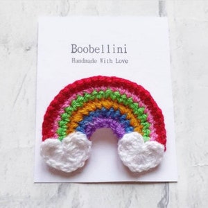 Regenbogen Gehäkelte Brosche, Regenbogen Mode Pin, Isolation Geschenk, Geburtstag Brosche, Denken an Sie Geschenk, Stay Positive Geschenk, Hug Brosche,