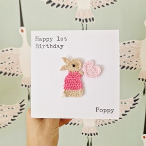 Carte de baptême de lapin personnalisée faite main, carte de naissance inspirée de Pierre Lapin, carte de bébé fille, carte d'anniversaire de lapin, carte d'anniversaire d'enfant,