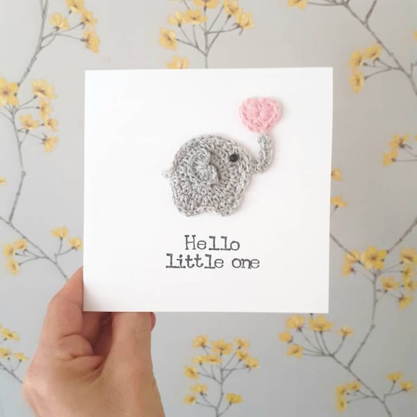 Handgemaakte olifant nieuwe babymeisjeskaart, gepersonaliseerde babykaart, babydouchekaart, gehaakte babykaart, aangepaste nieuwe babykaart, olifantenbabykaart