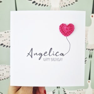 Carte d'anniversaire avec nom personnalisé fait main, carte d'anniversaire en forme de coeur au crochet, carte d'anniversaire pour ami spécial,