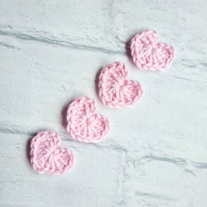 Handgefertigte Häkelherzen, Herz Applikationen, rosa Häkelherzen, Bastelverzierungen, Nähzubehör, Scrapbooking, Kartenherstellung