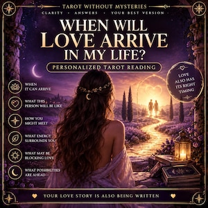 Puede incluir: Un gráfico digital para una lectura de tarot personalizada titulada When Will Love Arrive In My Life? Muestra a una persona de cabello largo mirando un camino brillante con dos figuras a lo lejos, una linterna y mazos de cartas de tarot.