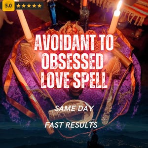 Può includere: Una superficie in tessuto viola con due candele bianche accese, un mazzetto di salvia essiccata, pigne e vari piccoli oggetti. Il testo AVOIDANT TO OBSESSED LOVE SPELL e SAME DAY FAST RESULTS è sovrapposto in lettere bianche e rosse sull'immagine.