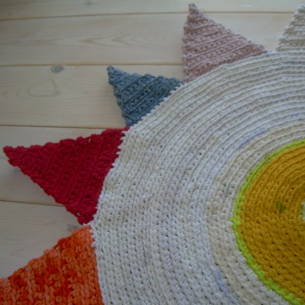 SUN RAYS colours, Circular rug made from recycled clothes mix colours ,round rug, Mediterranean style, Miró style
