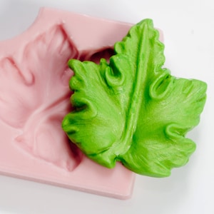 Silicone Mold - maple leaf DIY brooch, jewelry, embellisment, cabochon, clay, resin, soap, wax, metal clay flexible mould (701)