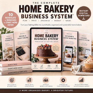 Può includere: Una presentazione di prodotto digitale intitolata The Complete Home Bakery Business System con un tablet centrale che mostra una torta al cioccolato su un supporto, circondata da opuscoli di moduli, un pacchetto bonus e guide.