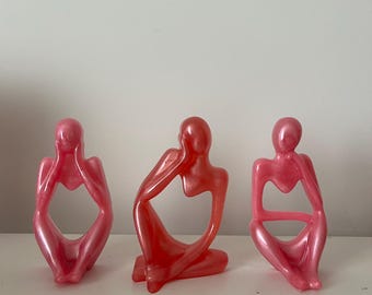 Decor Pink - The three thinking figurines