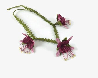 Pink and Burgundy Needle Lace Oya Flowers Crochet Necklace, Needlepoint Statement Necklace, Green Vine Necklace , Gift For Mom