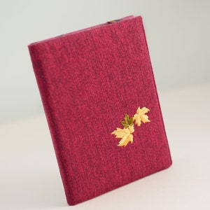 Ahornblatt Kobo Hülle – Rote Herbst Hülle für Clara 2E Waage 2 Salbei Elipsa – Besticktes Kobo Geschenk für Sie – Individuell handgefertigtes Hardcover-Buch