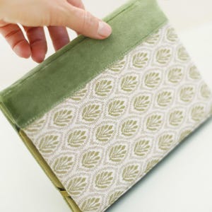 Custodia Kobo in velluto verde – Copertina con motivo a foglie jacquard – Custodia per e-reader fatta a mano per Libra Colour, Clara, Sage, Elipsa – Regalo personalizzabile