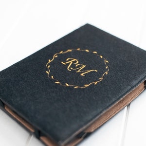 Coque Kobo personnalisée - Initiales brodées or - Housse Kobo en velours gris - Housse Kobo personnalisée pour Balance Clara Elipsa Sage Aura Nia