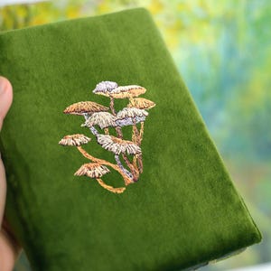 Housse Clara pour Kobo - Étui couleur Clara en tissu vert Broderie champignon | Compatible avec Nia, Aura, Glo, Touch 2.0 | Cadeau personnalisé pour elle ou pour lui