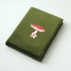 Housse pour Kobo Libra | Étui pour Kobo Balance en velours vert avec broderie champignon personnalisée | Kobo Balance Couleur / Balance 2 / H2O | Aspect Kobo personnalisé