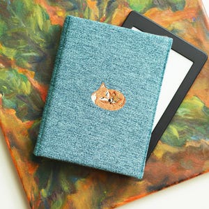 Fox Kindle Case – Embroidered Handmade Cover for Paperwhite, Signature, Colorsoft, Scribe with Pen Option | Custom Padded Kindle Sleeve