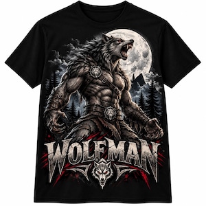 Könnte beinhalten: Ein schwarzes T-Shirt mit kurzen Ärmeln und einem Grafikdruck eines muskulösen Werwolfs, der in einem Wald den Vollmond anheult. Die Kreatur trägt Lederriemen mit Wolfskopf-Schnallen. Das Wort WOLFMAN ist in großen, abgenutzten weißen Buchstaben aufgedruckt.