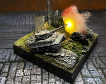 Diorama LED de tanque de fuego, miniatura hecha a mano de campo de batalla de montaña