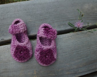 Baby Mary Janes PDF Crochet Pattern, size 6-12 months. Easy to make