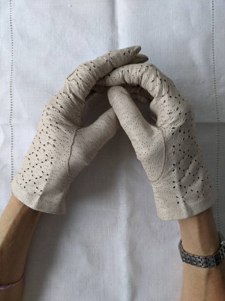 Ladies Cream color leather Gloves wrist length size S Etsy