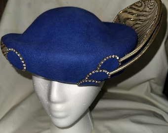 Chapeau de cocktail glamour vintage bleu royal et or
