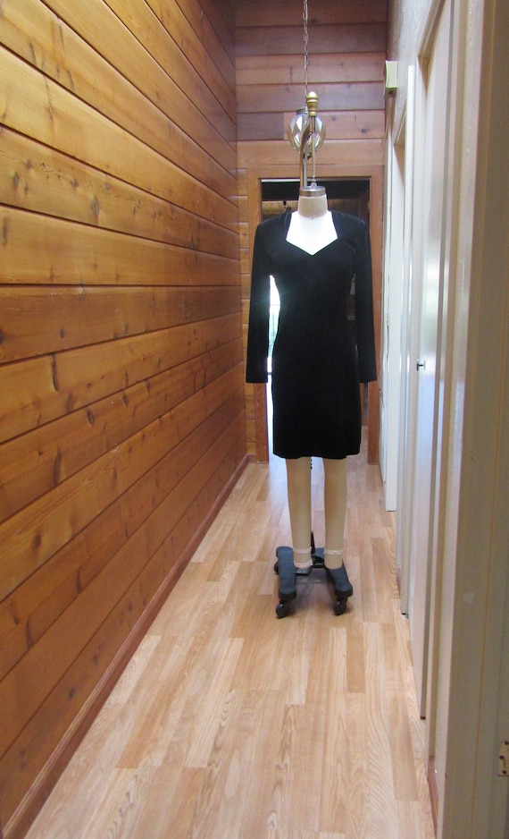 Vintage Dress Black Stretch Velvet Sweetheart Neck