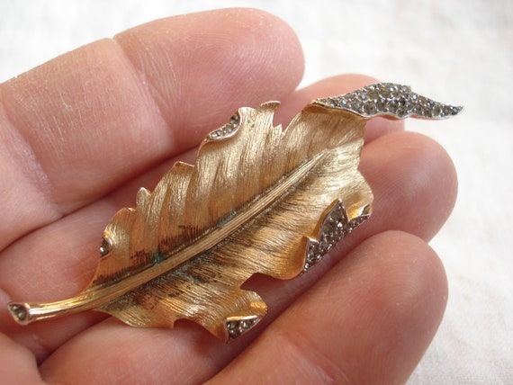 Trifari Brushed Gold Pave Rhinestone Curled Leaf … - image 10