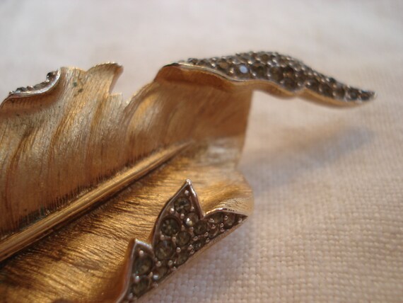 Trifari Brushed Gold Pave Rhinestone Curled Leaf … - image 9