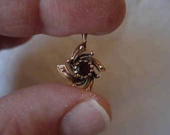 14K Garnet Swirl Pendant