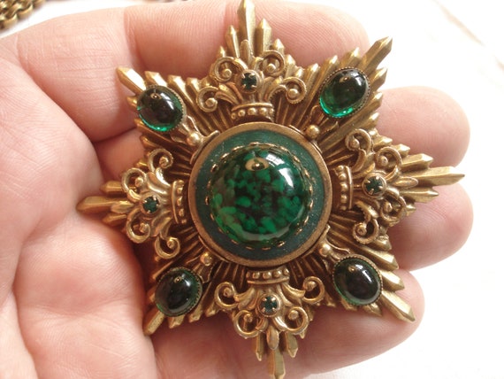 Vintage Emerald Green Cabochon Starburst Cross Pe… - image 9
