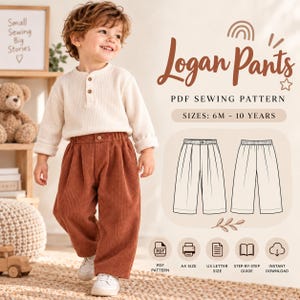Può includere: Un cartamodello PDF per pantaloni Logan nelle taglie da 6 mesi a 10 anni. L'immagine mostra un bambino che indossa una maglia a maniche lunghe color crema e pantaloni in velluto a coste color ruggine, con un disegno tecnico e icone di download.