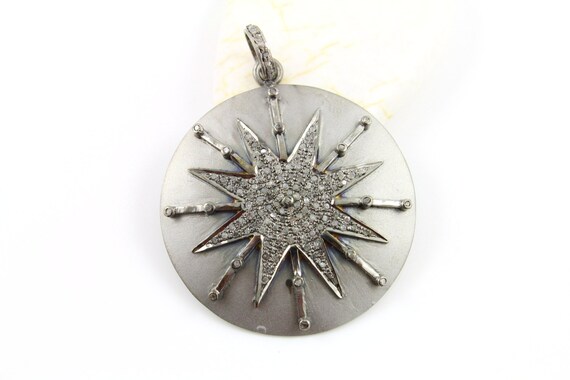 Pavé de diamant pendentif, Pavé starburst pendentif, diamant North North North Star charme, pavé de mat finition Starburst, argent oxydé. (PATRIMOINE/HAP/981) ccc971 Pavé de diamant pendentif, Pavé starburst pendentif, diamant North North North Star charme, pavé de mat finition Starburst, argent oxydé. (PATRIMOINE/HAP/981) ccc971