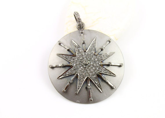 Pavé de diamant pendentif, Pavé starburst pendentif, diamant North North North Star charme, pavé de mat finition Starburst, argent oxydé. (PATRIMOINE/HAP/981) ccc971 Pavé de diamant pendentif, Pavé starburst pendentif, diamant North North North Star charme, pavé de mat finition Starburst, argent oxydé. (PATRIMOINE/HAP/981) ccc971