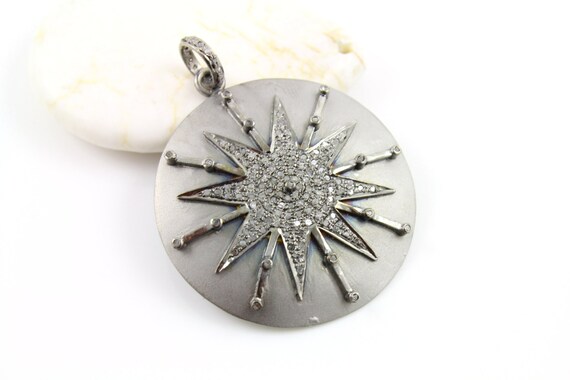 Pavé de diamant pendentif, Pavé starburst pendentif, diamant North North North Star charme, pavé de mat finition Starburst, argent oxydé. (PATRIMOINE/HAP/981) ccc971 Pavé de diamant pendentif, Pavé starburst pendentif, diamant North North North Star charme, pavé de mat finition Starburst, argent oxydé. (PATRIMOINE/HAP/981) ccc971