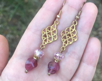 Brincos de cristal rosa e dourado