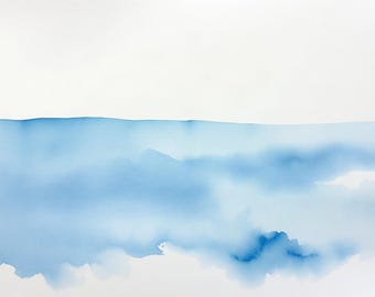 以下が含まれることがあります： 白い背景に描かれた水彩画で、水平線が上部の透明な部分と、紙の表面全体で強弱や彩度が変化する青い絵の具が混ざり合った下部を分けています。