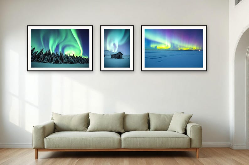 Zestaw ścienny Northern Lights Gallery | Grafika zorzy polarnej wspomagana sztuczną inteligencją, zestaw 3 wydruków cyfrowych | Cyfrowy wydruk ścienny do pobrania w formacie A4, A3, A2 zdjęcie 3