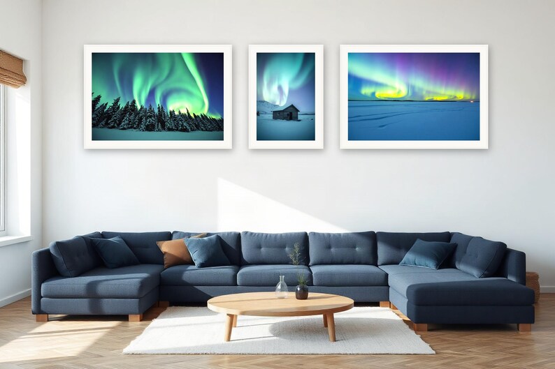 Zestaw ścienny Northern Lights Gallery | Grafika zorzy polarnej wspomagana sztuczną inteligencją, zestaw 3 wydruków cyfrowych | Cyfrowy wydruk ścienny do pobrania w formacie A4, A3, A2 zdjęcie 4