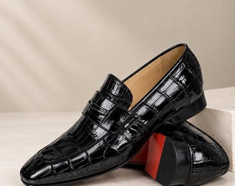 手作りのクロコダイル型押しブラックレザーペニーローファー、レッドソールスリッポンドレスシューズ