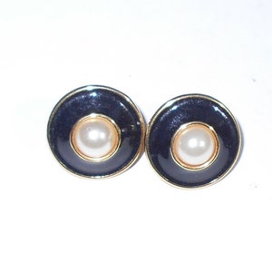1970s Sophisticated Enamel and Faux Pearl Earrings image 2