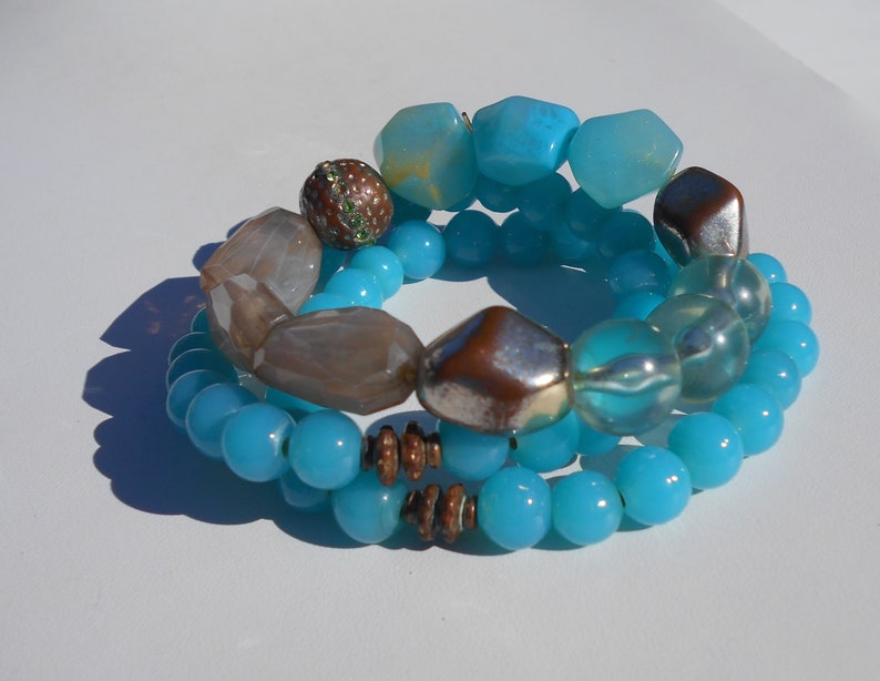 /& Tarnished Alloy Metal in Robin Egg Blue and Sand Color Beaded Bracelets! Resin Oceanic 3 Single Strands of Glass