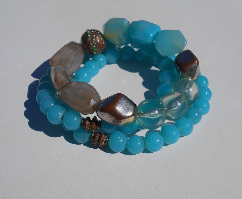 /& Tarnished Alloy Metal in Robin Egg Blue and Sand Color Beaded Bracelets! Resin Oceanic 3 Single Strands of Glass
