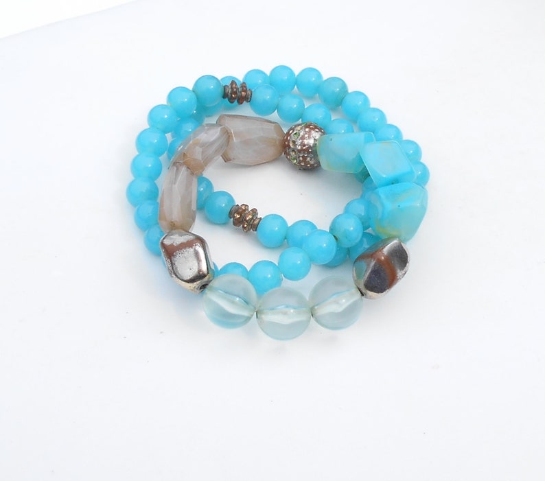 /& Tarnished Alloy Metal in Robin Egg Blue and Sand Color Beaded Bracelets! Resin Oceanic 3 Single Strands of Glass