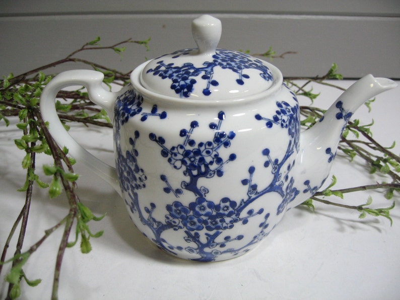 Porcelain Asian Teapot Vintage Teapot Afternoon Tea Tea Party