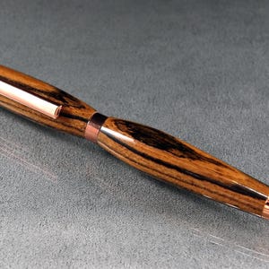 Slanke pen van bocotehout met koperen rand
