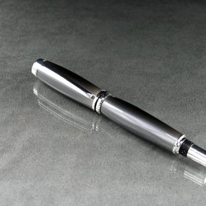 Zilveren acrylnavigatorvulpen met sterlingzilveren rand