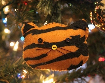 Tiger ornament-Handmade felt tiger- Baby's room decor-Jungle animals-Christmas ornament-party decor-baby shower decor-Safari animals