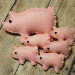 Felt pig ornaments-Mini pigs and mama pig-Handmade felt pig ornaments-Christmas ornaments