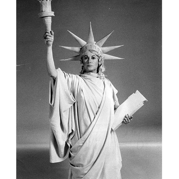 Maude, Bea Arthur 1973  Statue Of Liberty .... 8X10 Print